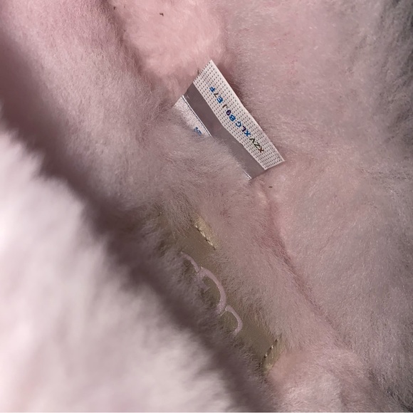 UGG Slippers size 10 New in box - Picture 9 of 15